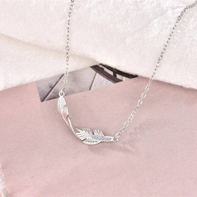 Horizontal Feather Pendant Necklace in 925 Sterling Silver