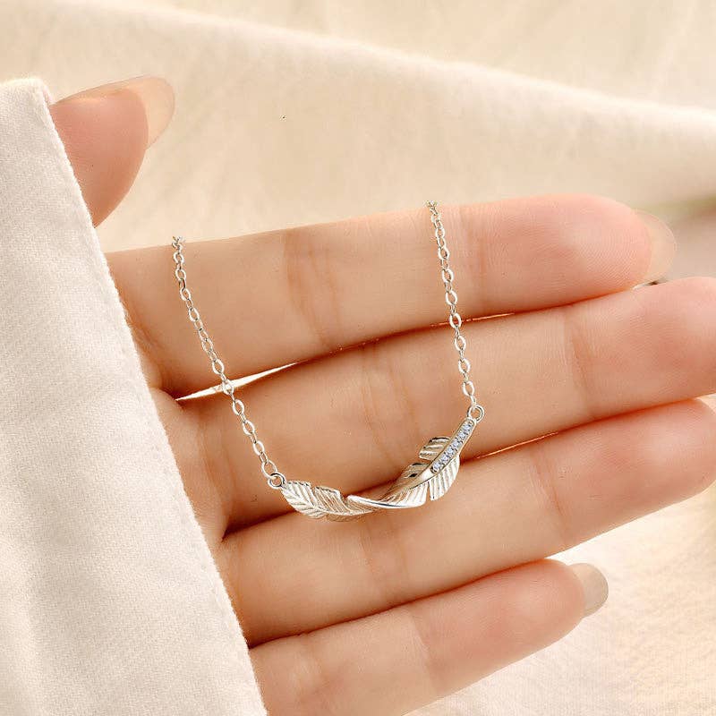 Horizontal Feather Pendant Necklace in 925 Sterling Silver